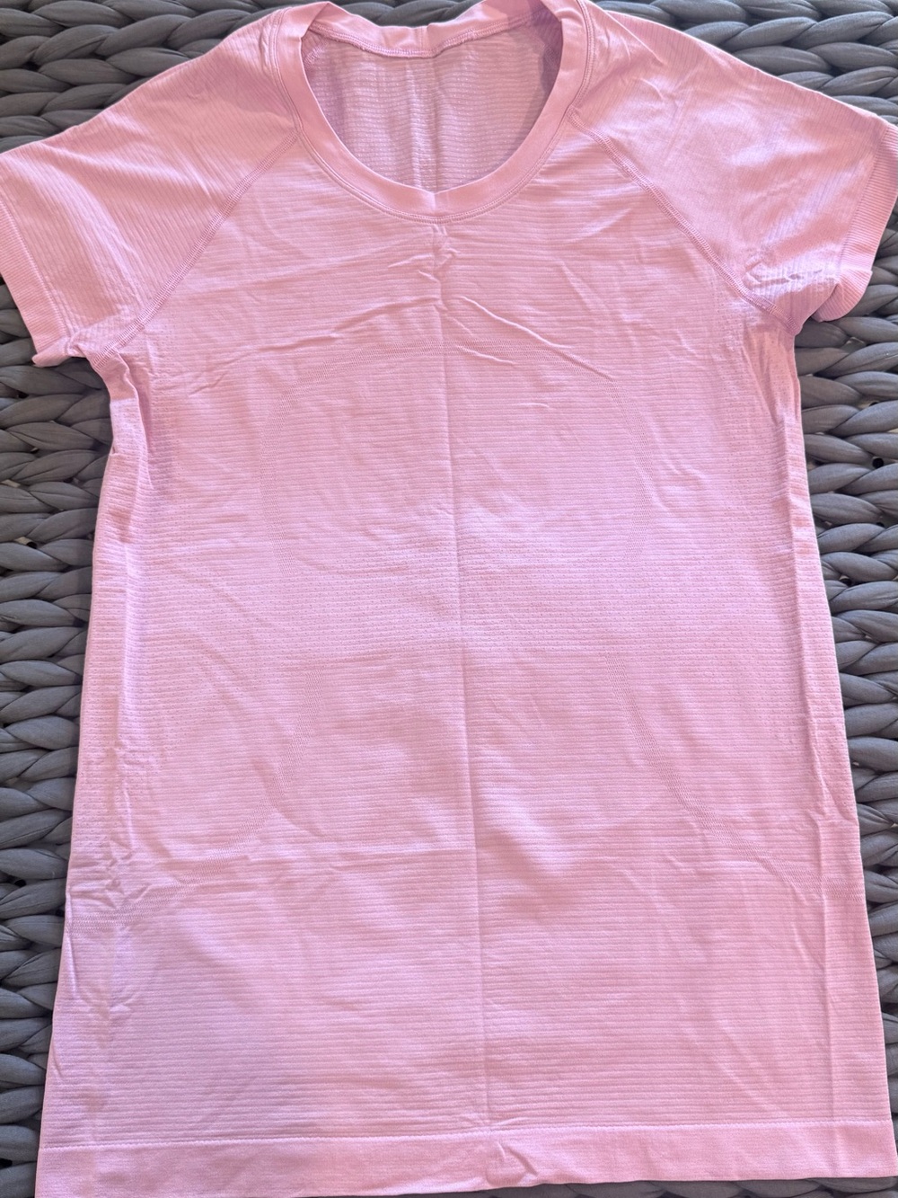 Lululemon Swiftly Tech hip length. Short sleeve. Size 8